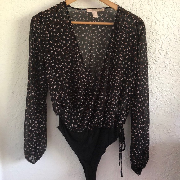 Forever 21 Tops - Bodysuit floral blouse 👚🌸